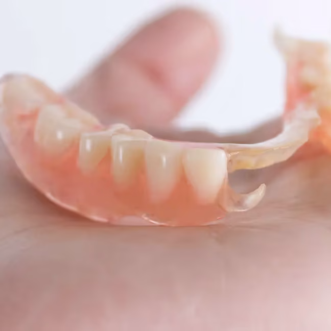 696858d99428038516b0d9bb_service-thumbnail-valplast-dentures